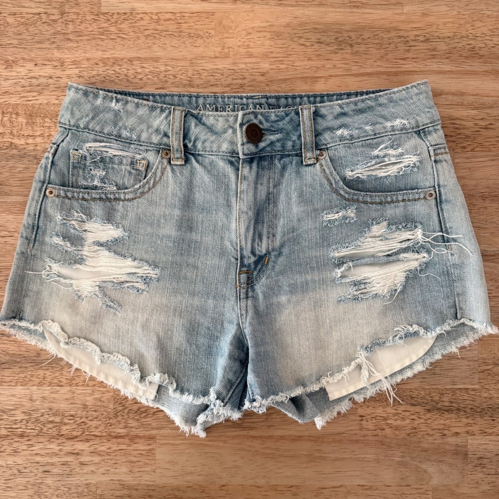 American Eagle Distressed Denim Shorts Light Wash High Waisted Frayed Hem Size 4